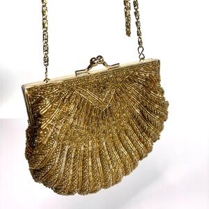 Vintage La Regale Gold Beaded Clam Shell Handbag Purse with Chain